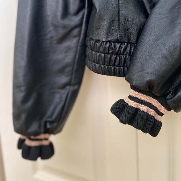 Lightweight black jacket 🎀 - Picture 3 of 5